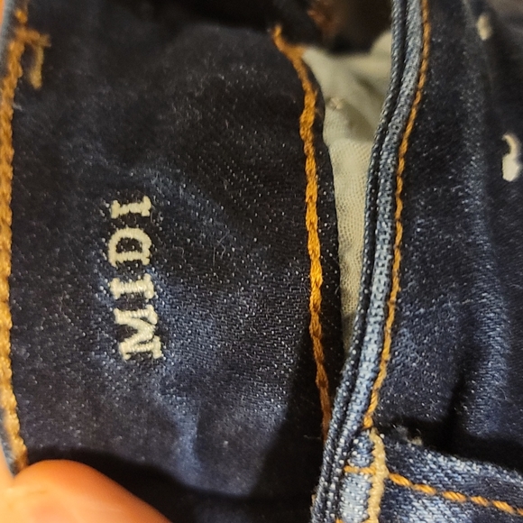 Mid Rise Shorts - Picture 3 of 4